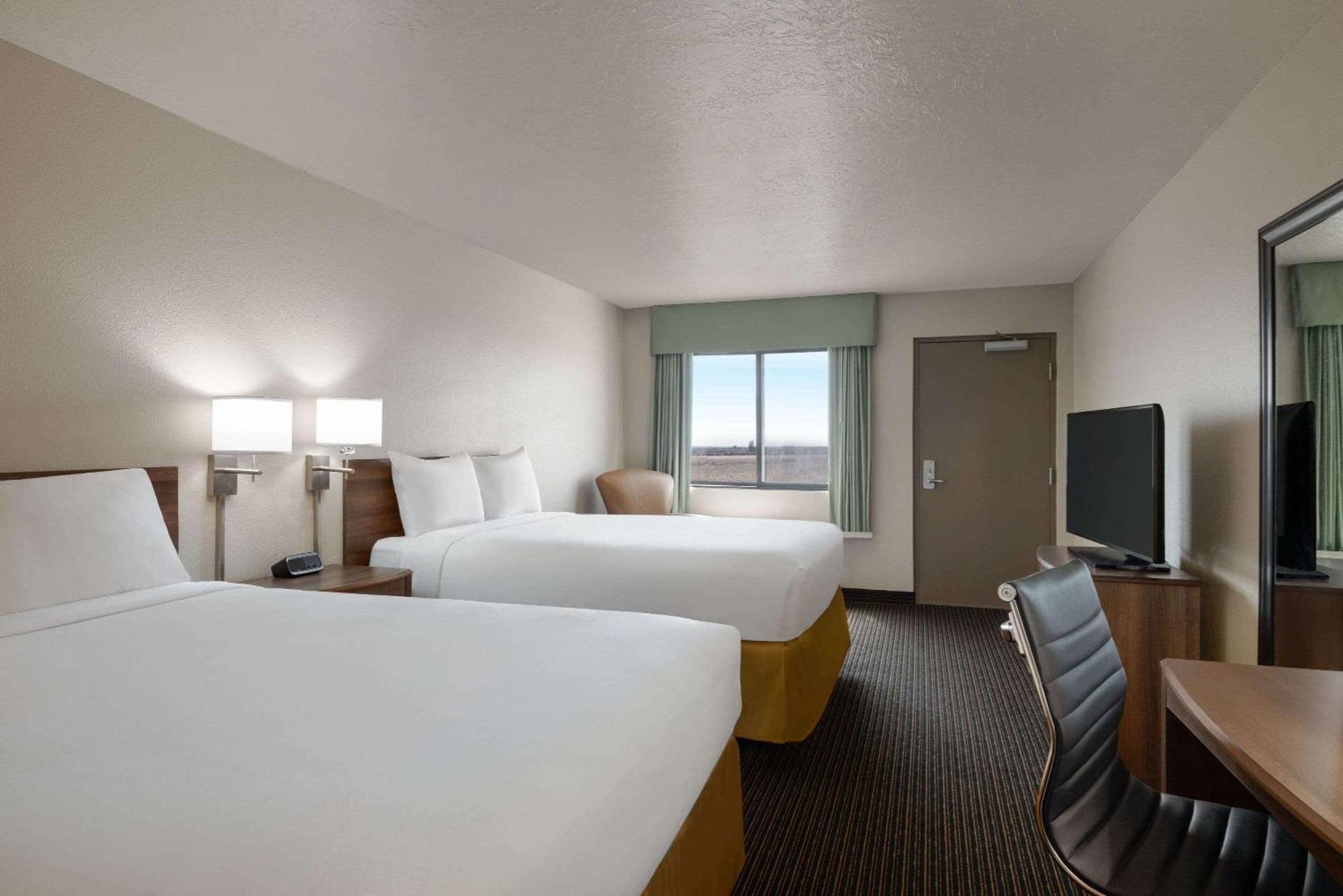 Travelodge By Wyndham Vaughn Exterior foto
