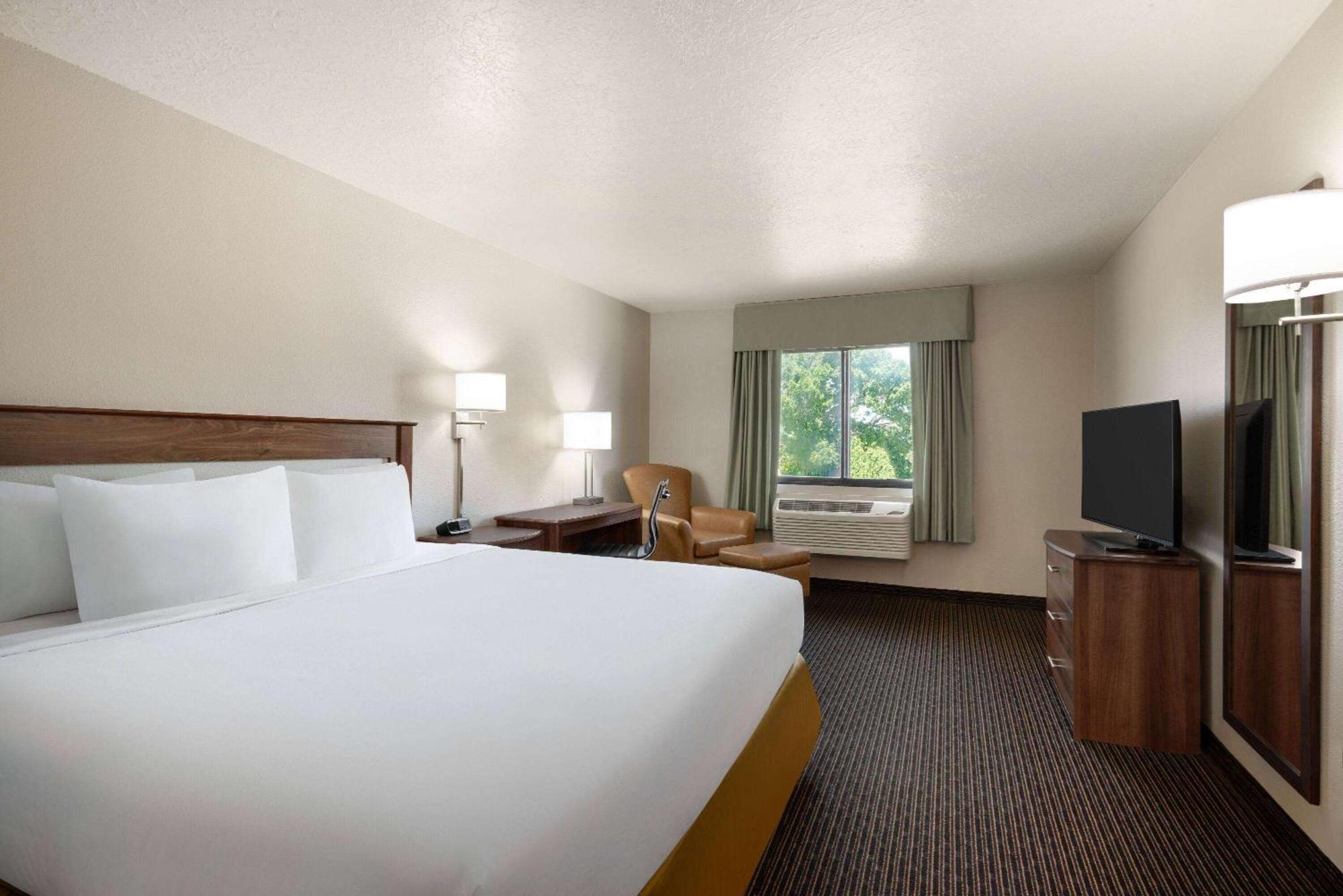 Travelodge By Wyndham Vaughn Exterior foto
