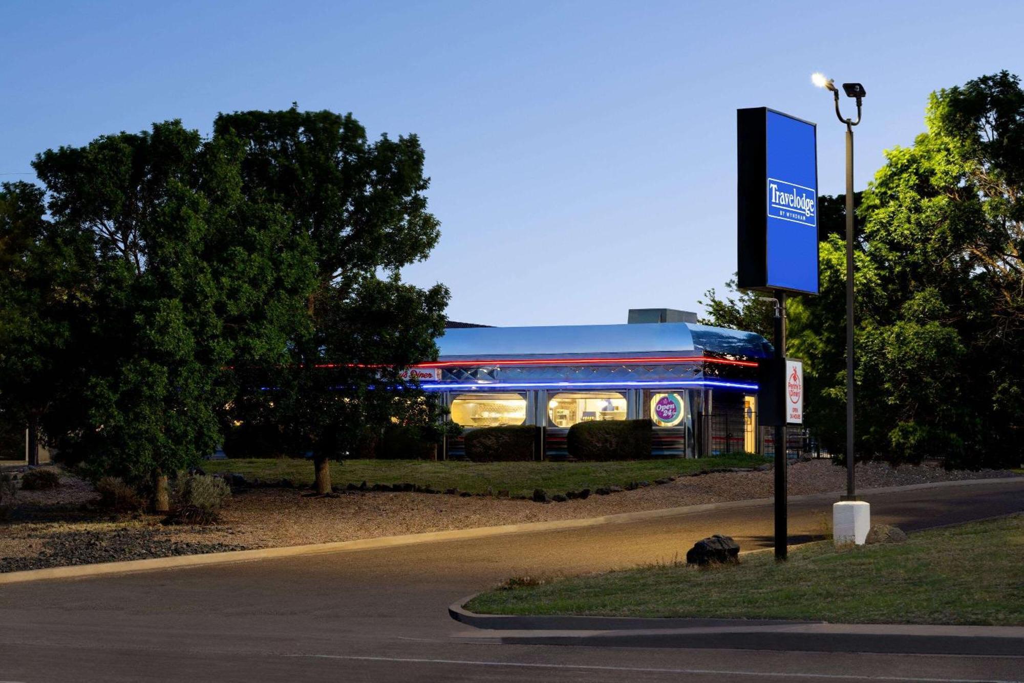 Travelodge By Wyndham Vaughn Exterior foto