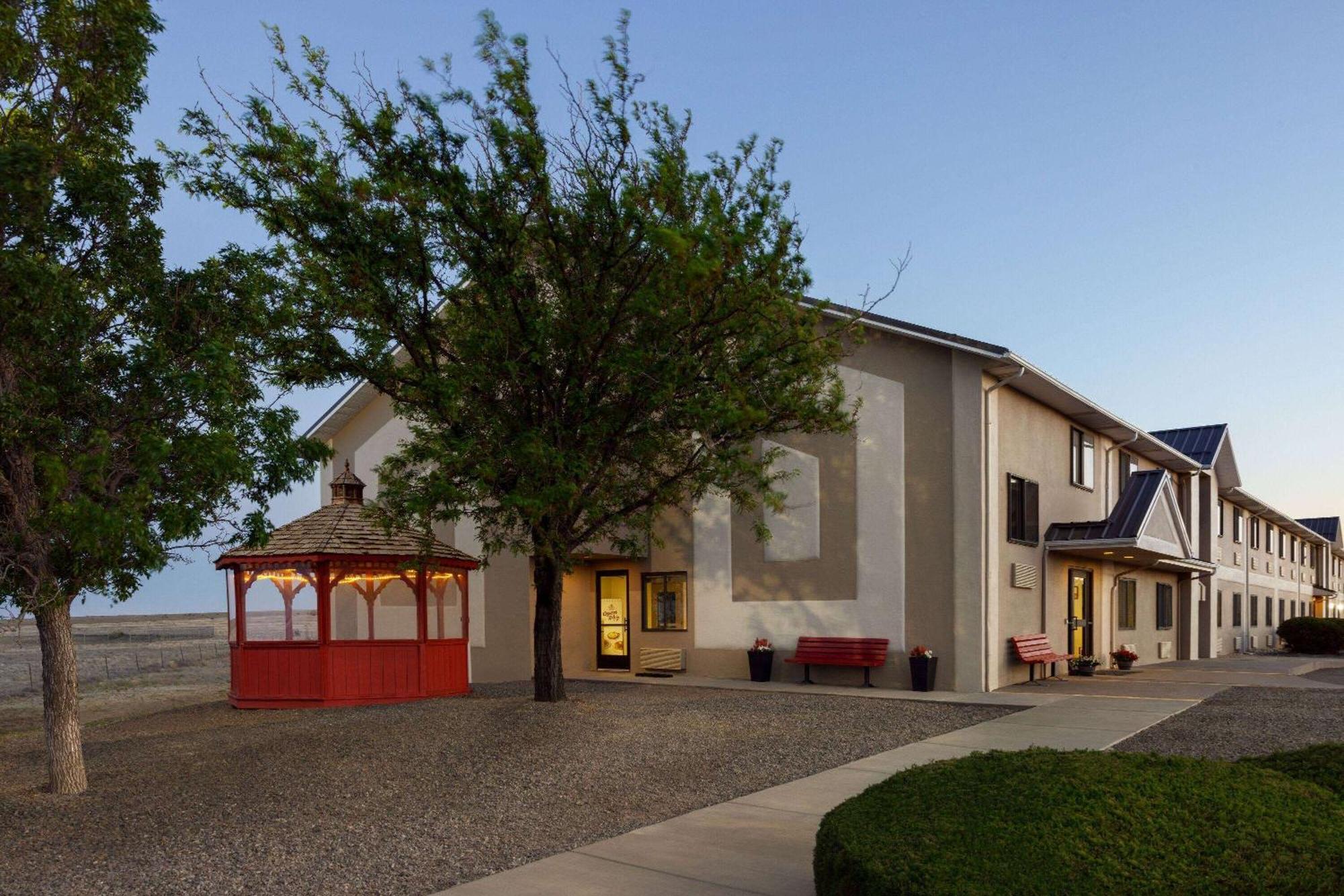 Travelodge By Wyndham Vaughn Exterior foto