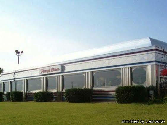 Travelodge By Wyndham Vaughn Exterior foto